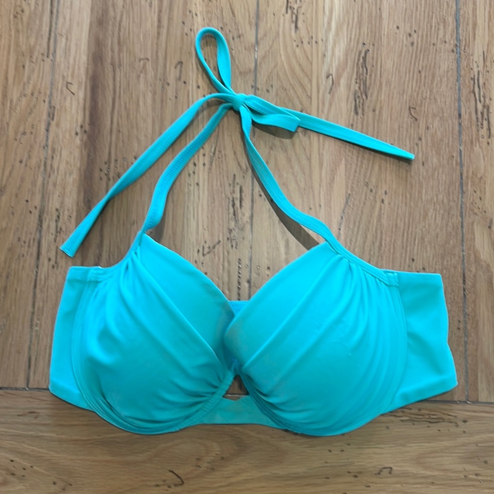 *needs small repair* Victoria’s Secret Bikini Top 34DD